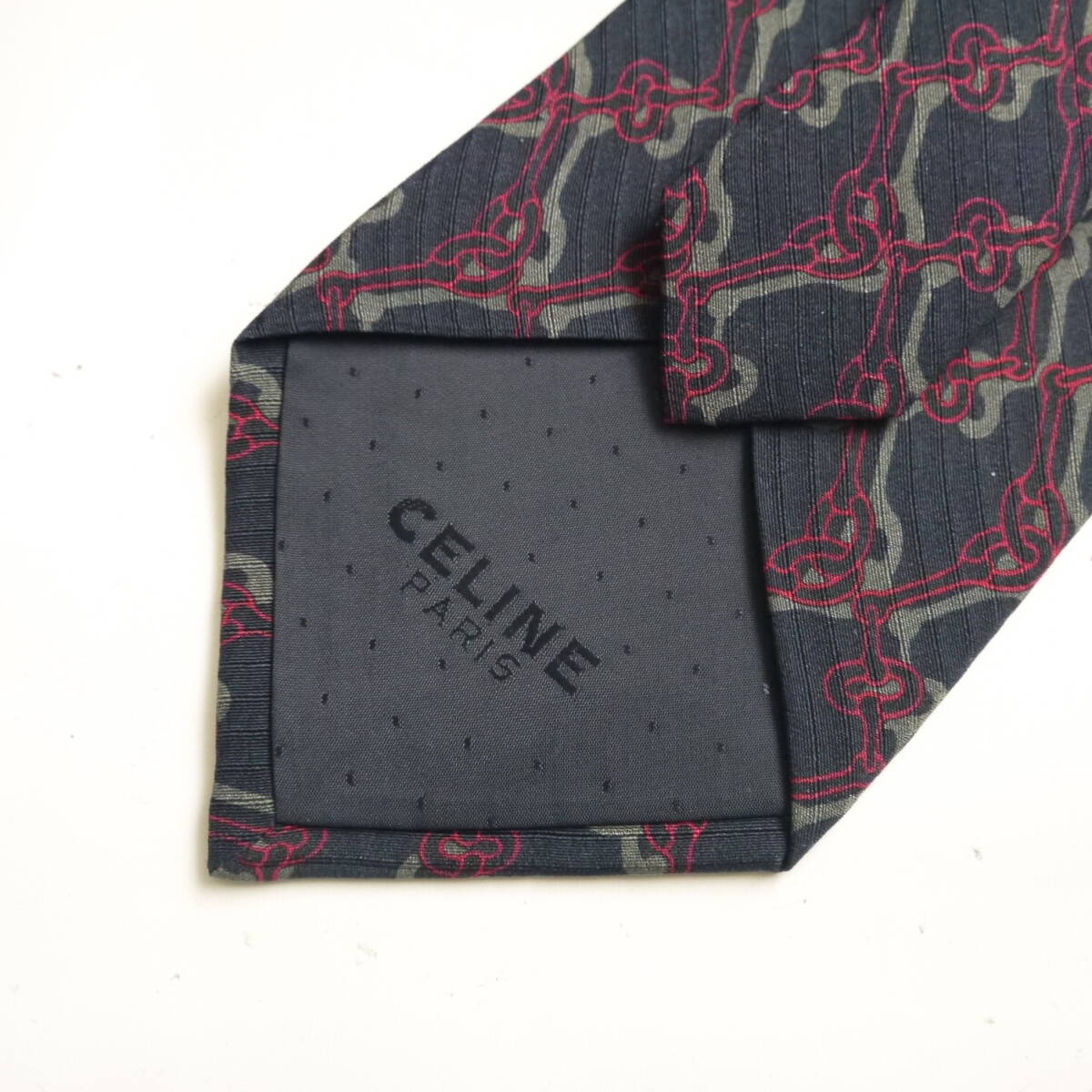 $ 新品同様 $ ● ブランドネクタイ ●　CELINE ｜ セリーヌ ◆ 格子調 チェーン柄 総柄 ◆ 濃紺 ダークレッド系 ◆ スペイン製 ◆ 送料無料_画像7