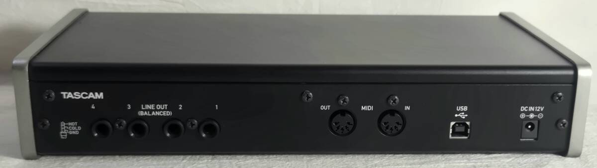 ★動作品! 美品!★ TASCAM US-4x4 USB タスカム オーディオインターフェイス MIDIインターフェース USBオーディオ_画像6