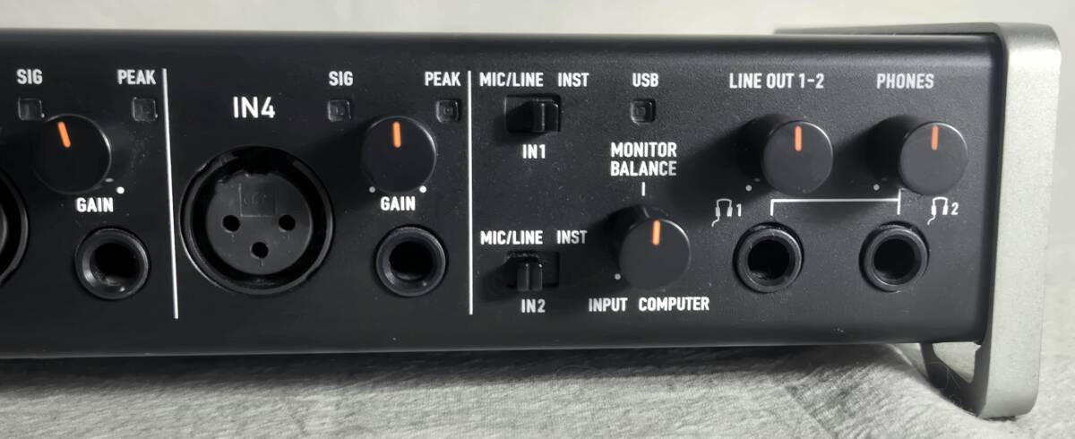★動作品! 美品!★ TASCAM US-4x4 USB タスカム オーディオインターフェイス MIDIインターフェース USBオーディオ_画像3