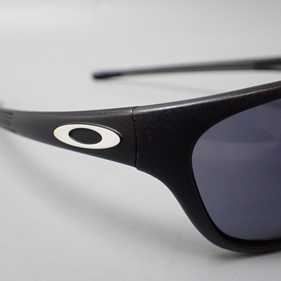 * прекрасный товар OAKLEY/ Oacley спортивные солнцезащитные очки / черный × темно-голубой линзы / пластиковая оправа / хранение пакет имеется /USA производства &2145900093