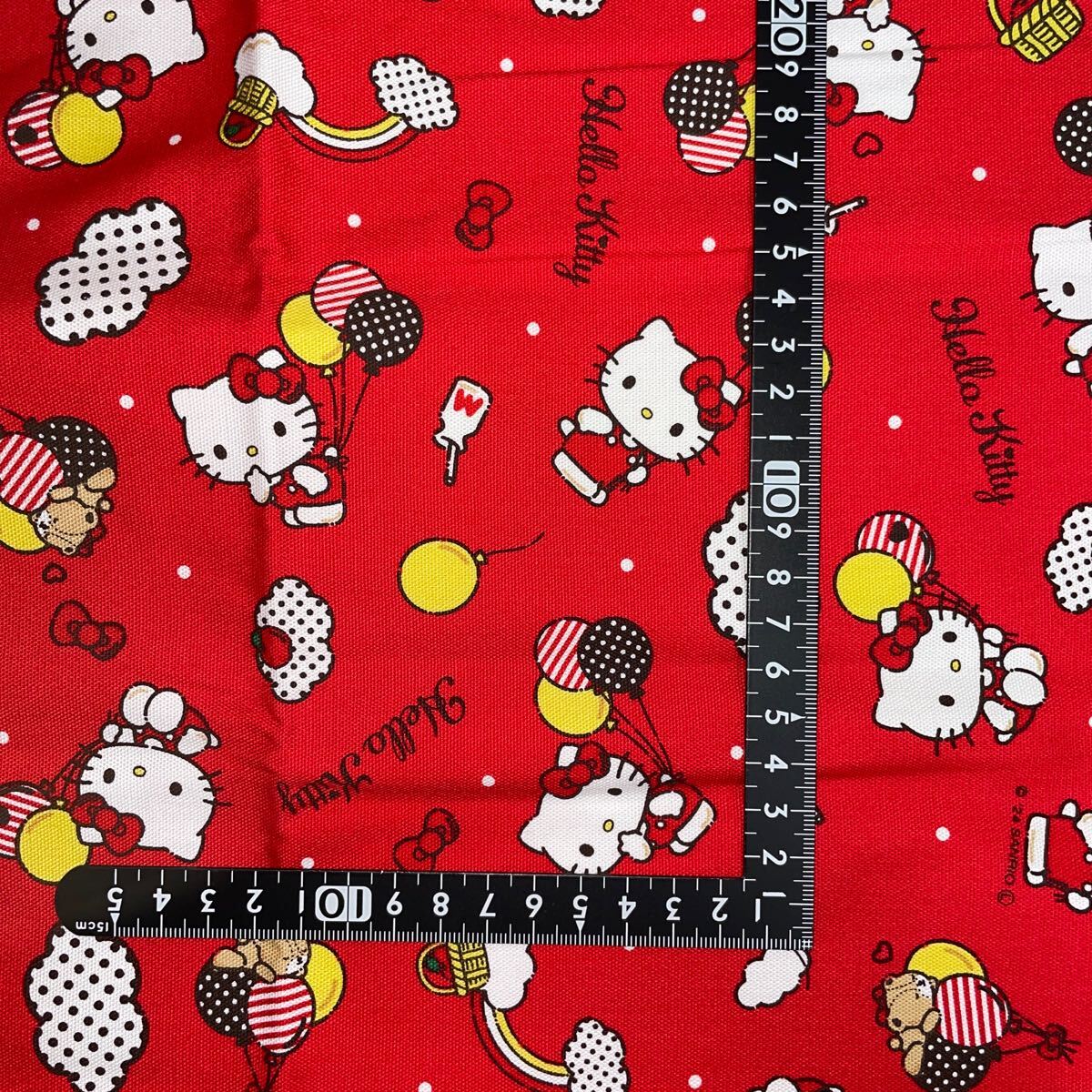 サンリオ　 ハローキティ　未使用　ハギレ　オックス生地　110㎝×98㎝_画像4