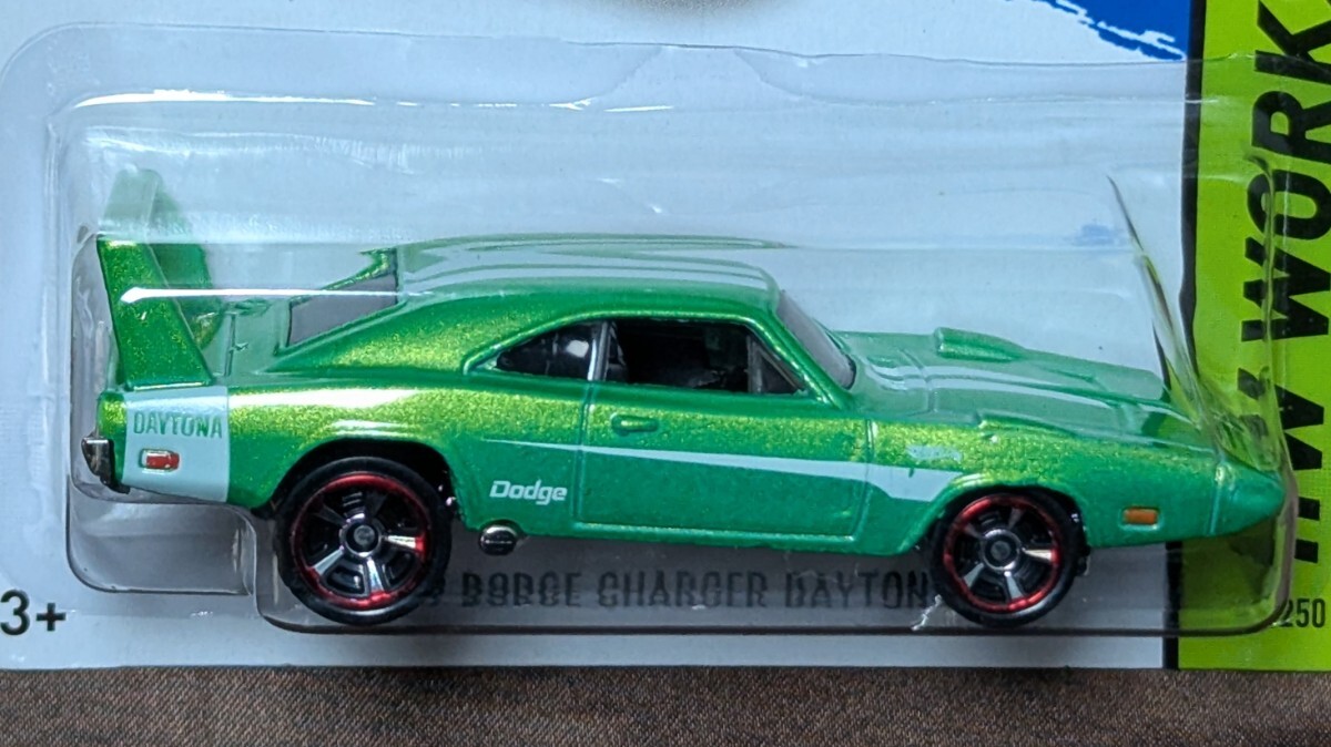 Hot Wheels 2014 Basic HW Workshop: Muscle Mania '69 Dodge Charger Daytona ホットウィール ベーシック_画像3