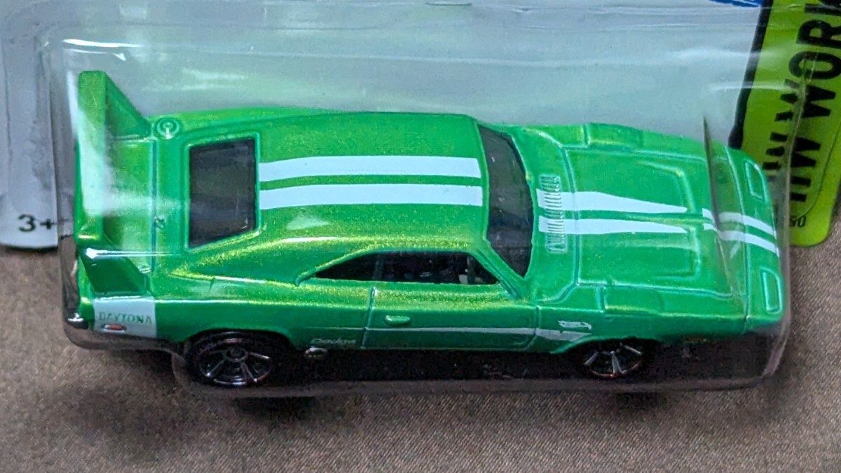 Hot Wheels 2014 Basic HW Workshop: Muscle Mania '69 Dodge Charger Daytona ホットウィール ベーシック_画像6