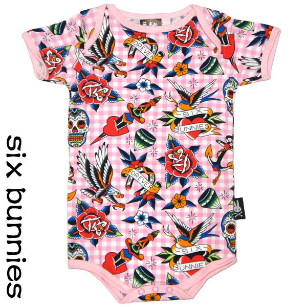 ベビー服【ロンパース】タトゥー(ピンク)【3~6ヶ月】【SIX・BUNNIES】/シックスバニース ベビー服 男の子 女の子 出産祝い タトゥー柄_画像1