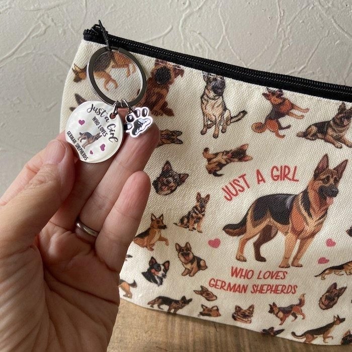 シェパードがいっぱい！ポーチ＆キーホルダーのセット　Japbor Makeup Bag for Dog Lovers　ジャーマンシェパード_画像2
