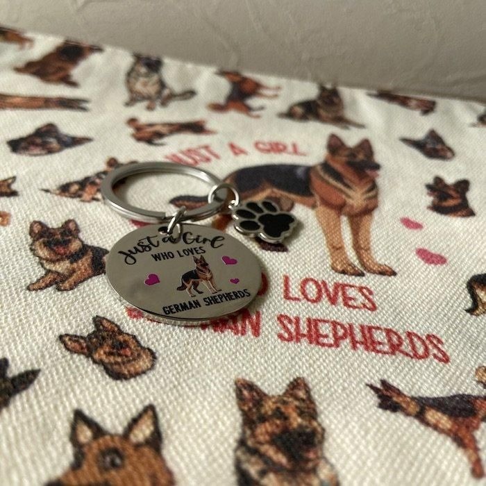 シェパードがいっぱい！ポーチ＆キーホルダーのセット　Japbor Makeup Bag for Dog Lovers　ジャーマンシェパード_画像3