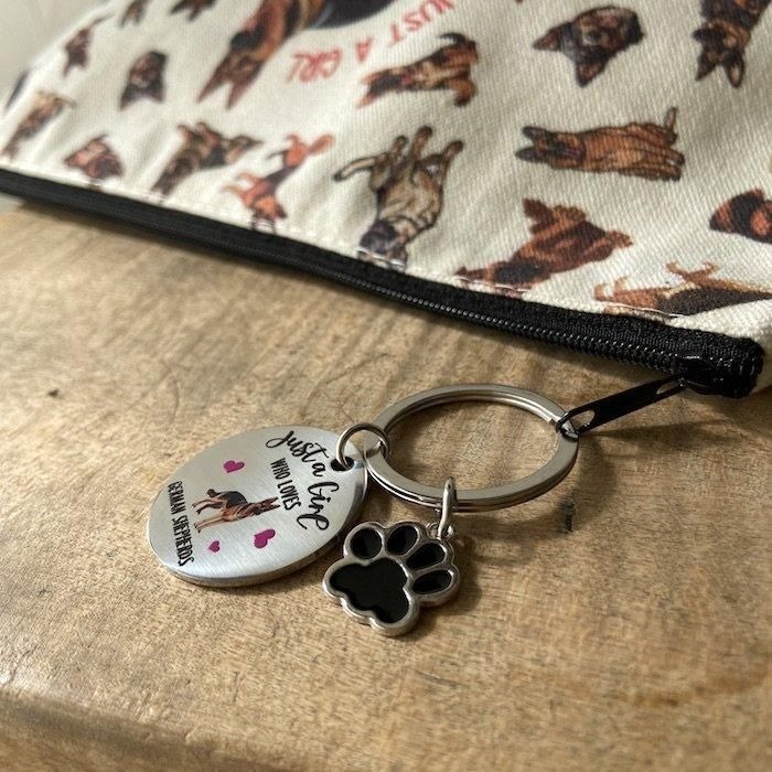 シェパードがいっぱい！ポーチ＆キーホルダーのセット　Japbor Makeup Bag for Dog Lovers　ジャーマンシェパード_画像4