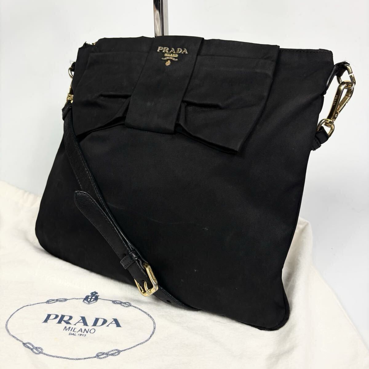 PRADA プラダ ショルダーバッグ サコッシュ レディース 黒 ナイロン ブラック 斜め掛け ロゴ金具 リボン 保存袋あり_画像1