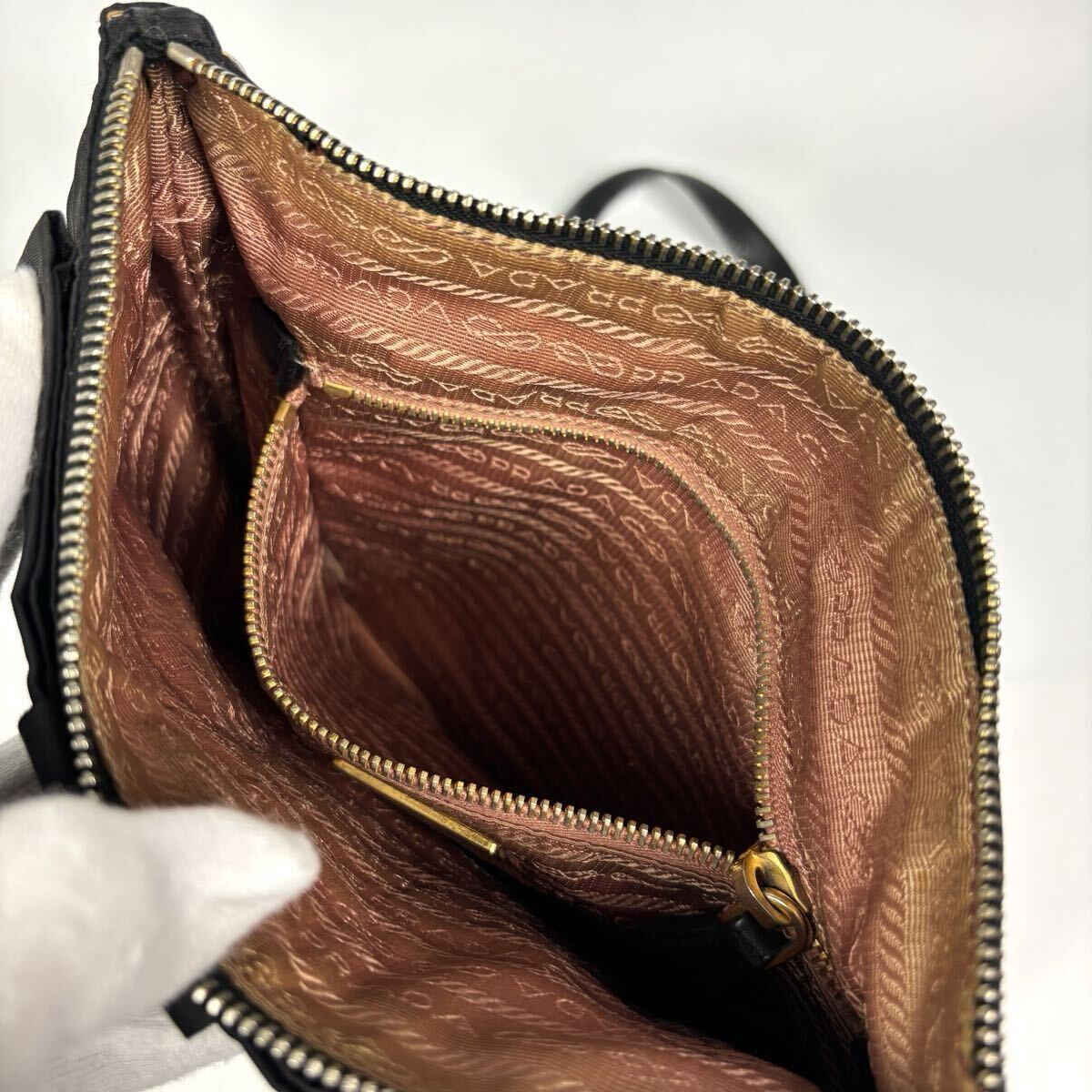 PRADA プラダ ショルダーバッグ サコッシュ レディース 黒 ナイロン ブラック 斜め掛け ロゴ金具 リボン 保存袋あり_画像5