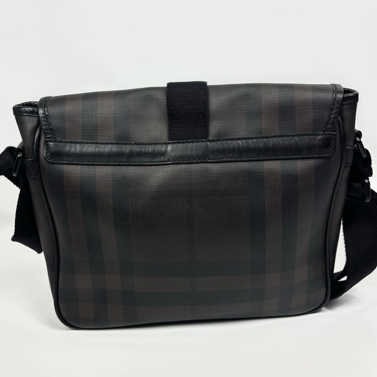 BURBERRY バーバリー ショルダーバッグ A4 ブラック 黒 レザー PVC メッセンジャーバッグ 斜め掛け フラップ メンズ ノバチェック_画像3
