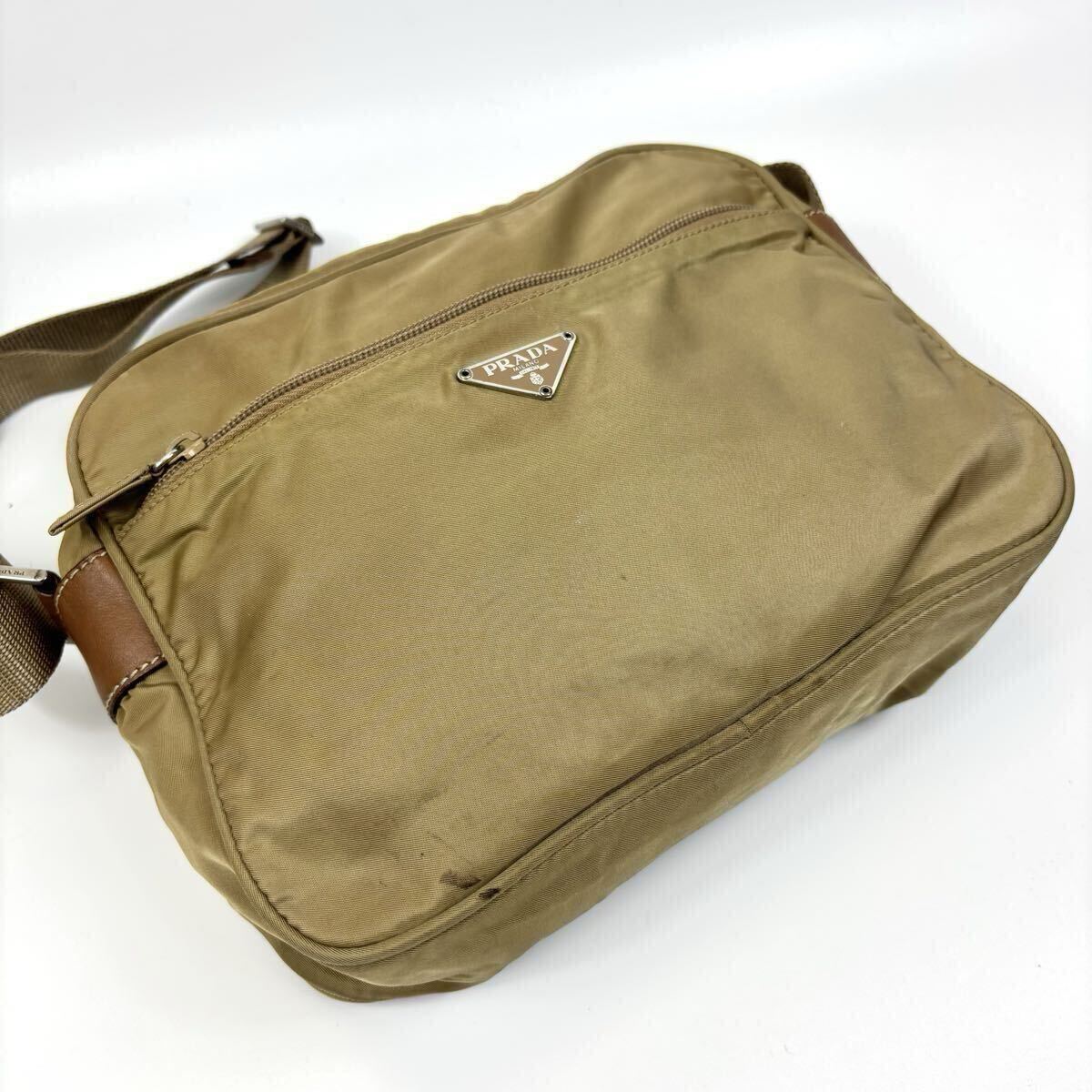PRADA プラダ ナイロン レザー ショルダーバッグ カメラバッグ 斜め掛け 三角プレート トライアングル ロゴ ベージュ カーキ 系_画像10