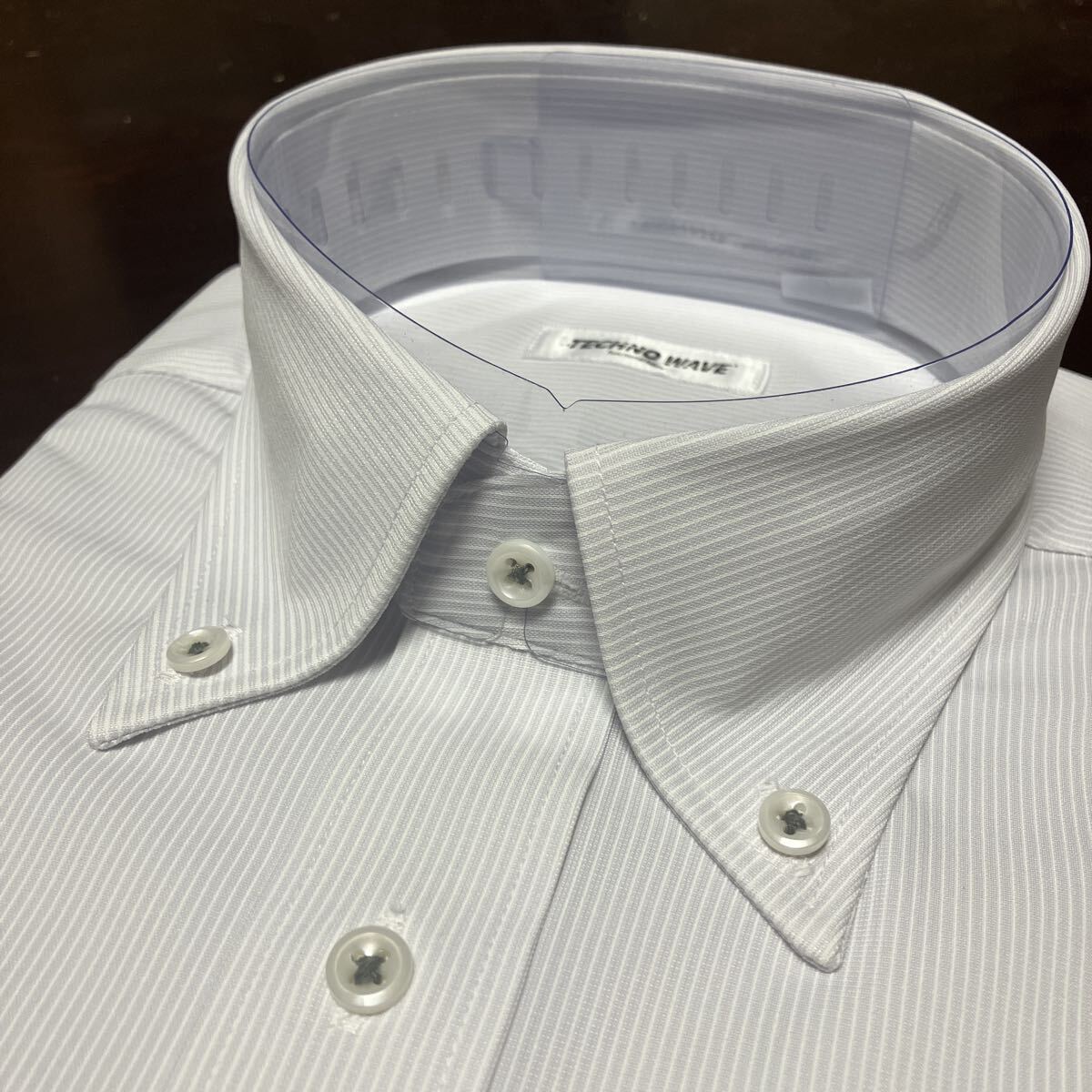 このシャツ最高です☆形態安定　ニットストレッチ　薄ーいグレー地ホワイトワイシャツ　L(41-82)　ボタンダウン_画像1