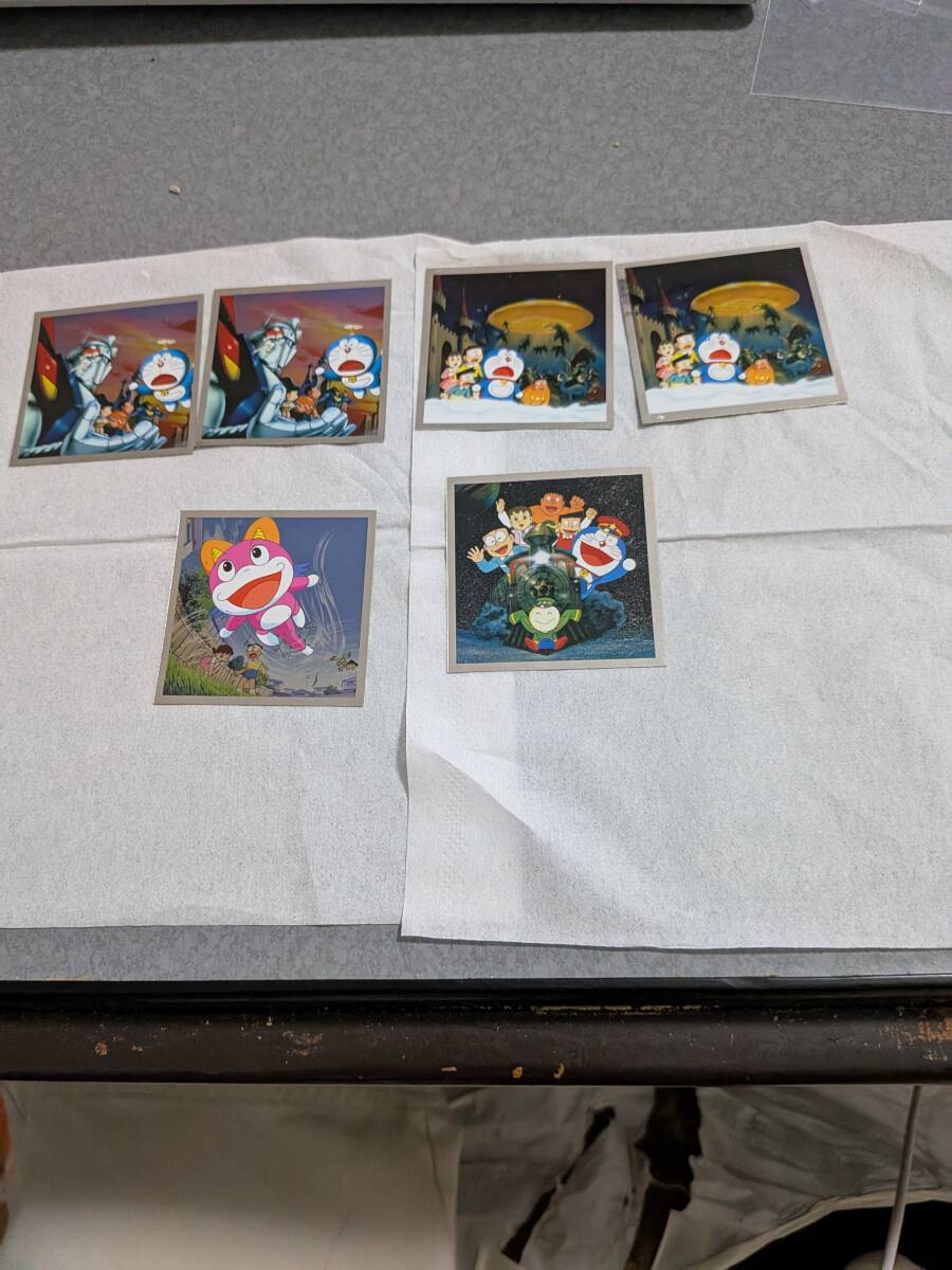 即決 ドラえもん 銀色 美品 在庫6枚 映画25周年 シール  ウエハースチョコ ロッテ  ばら売り1枚の値段_画像1