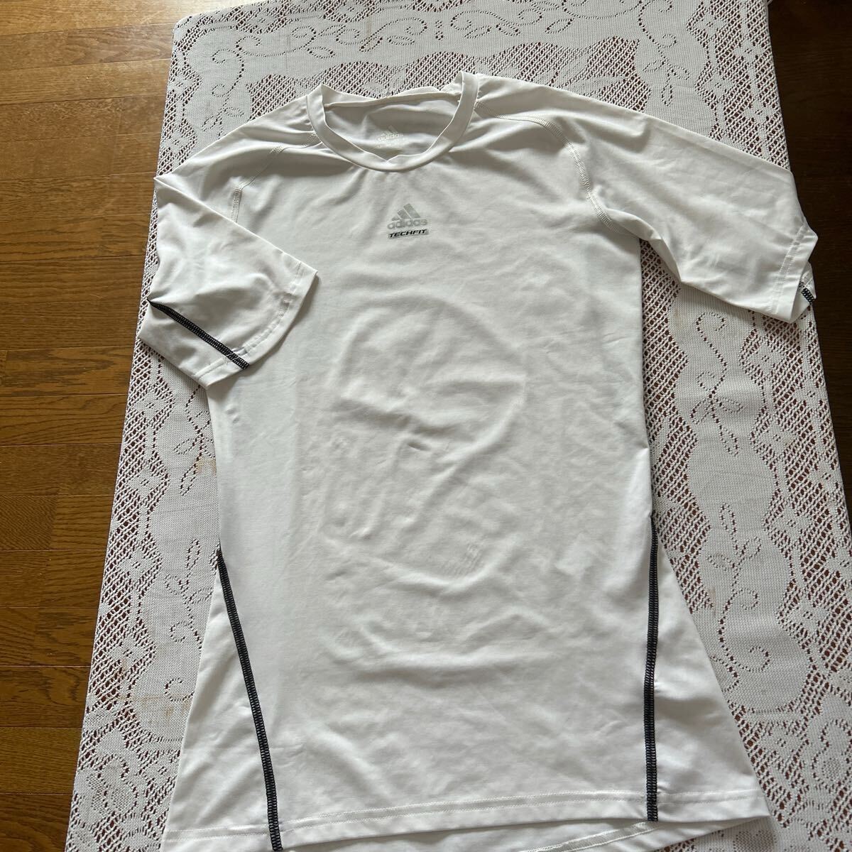 adidas techfit アディダス 半袖 Tシャツ トレーニング　_画像1
