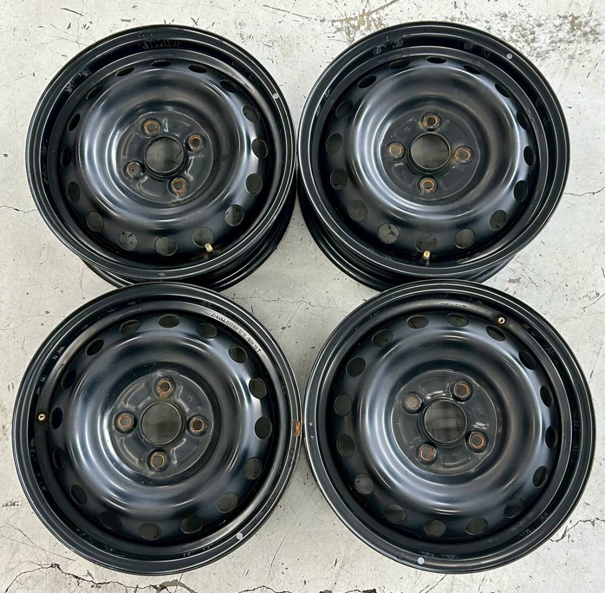 ★tk959-5-10 　トヨタ純正DK 中古スチール（鉄）ホイール　14x5J　PCD100㎜ 4穴 +39　ハブ54㎜ 4本セット_画像1