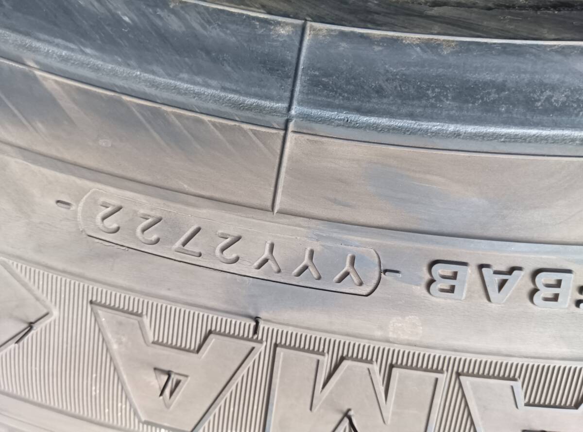 a607-5-8 ☆255/70R22.5 中古2本！ ヨコハマ ZEN903ZW 2022年製 残溝12ｍｍ 中古スタッドレス♪ k120_画像9