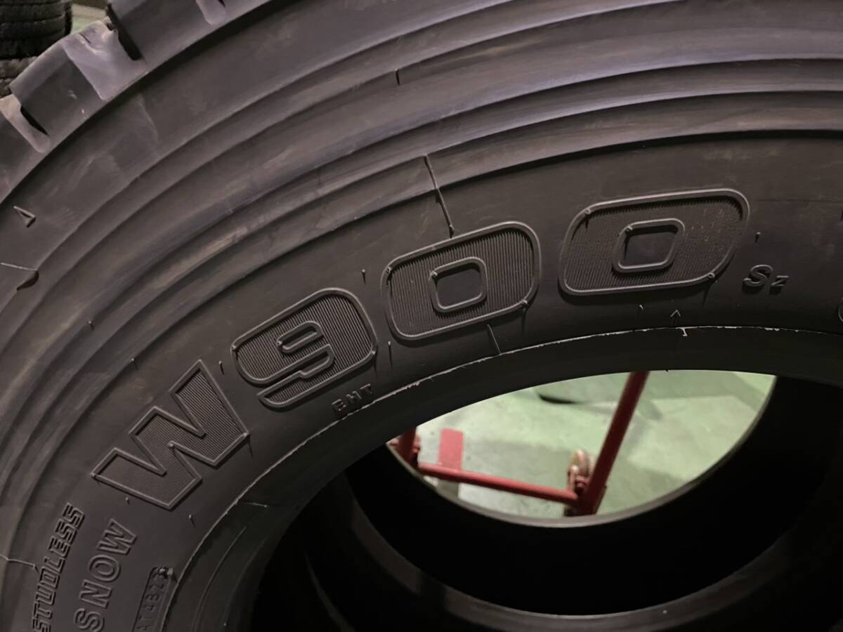 u018-5-10 ☆295/80R22.5 BS W900 中古2本！ 2024年/2023年製 ブリヂストン 中古 スタッドレス for Bus 残溝◎ 18ｍｍ ほぼ新品！　 k170_画像6