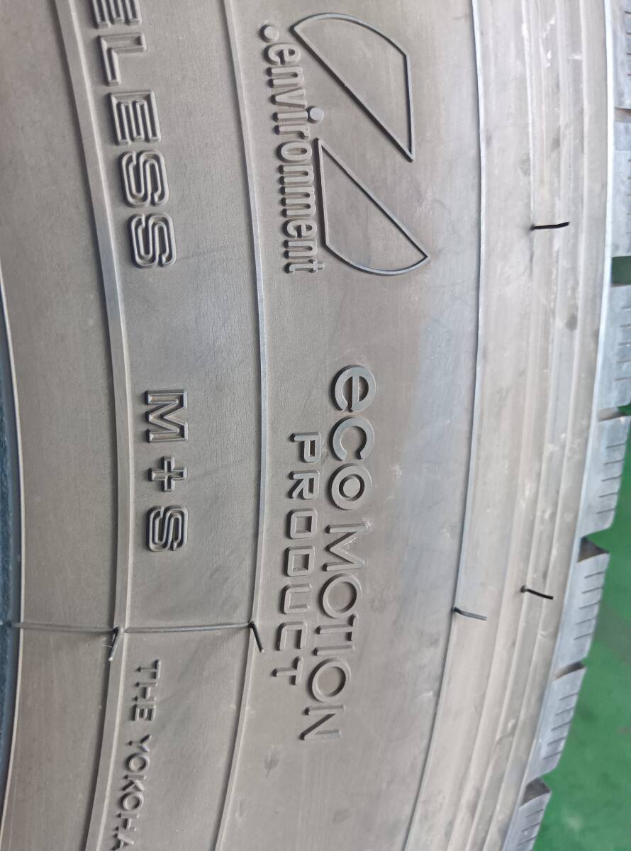 a607-5-8 ☆255/70R22.5 中古2本！ ヨコハマ ZEN903ZW 2022年製 残溝12ｍｍ 中古スタッドレス♪ k120_画像10