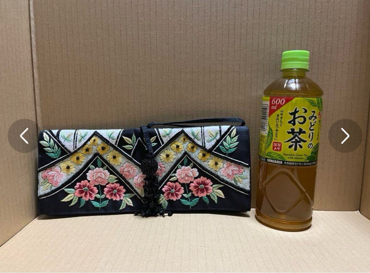 カイスミルク ブラック ビーズ シルク刺繍 クラッチバッグ 財布 ▼未使用品→破損あり▼ ※画像10、留め具を補修する必要があります※_画像2