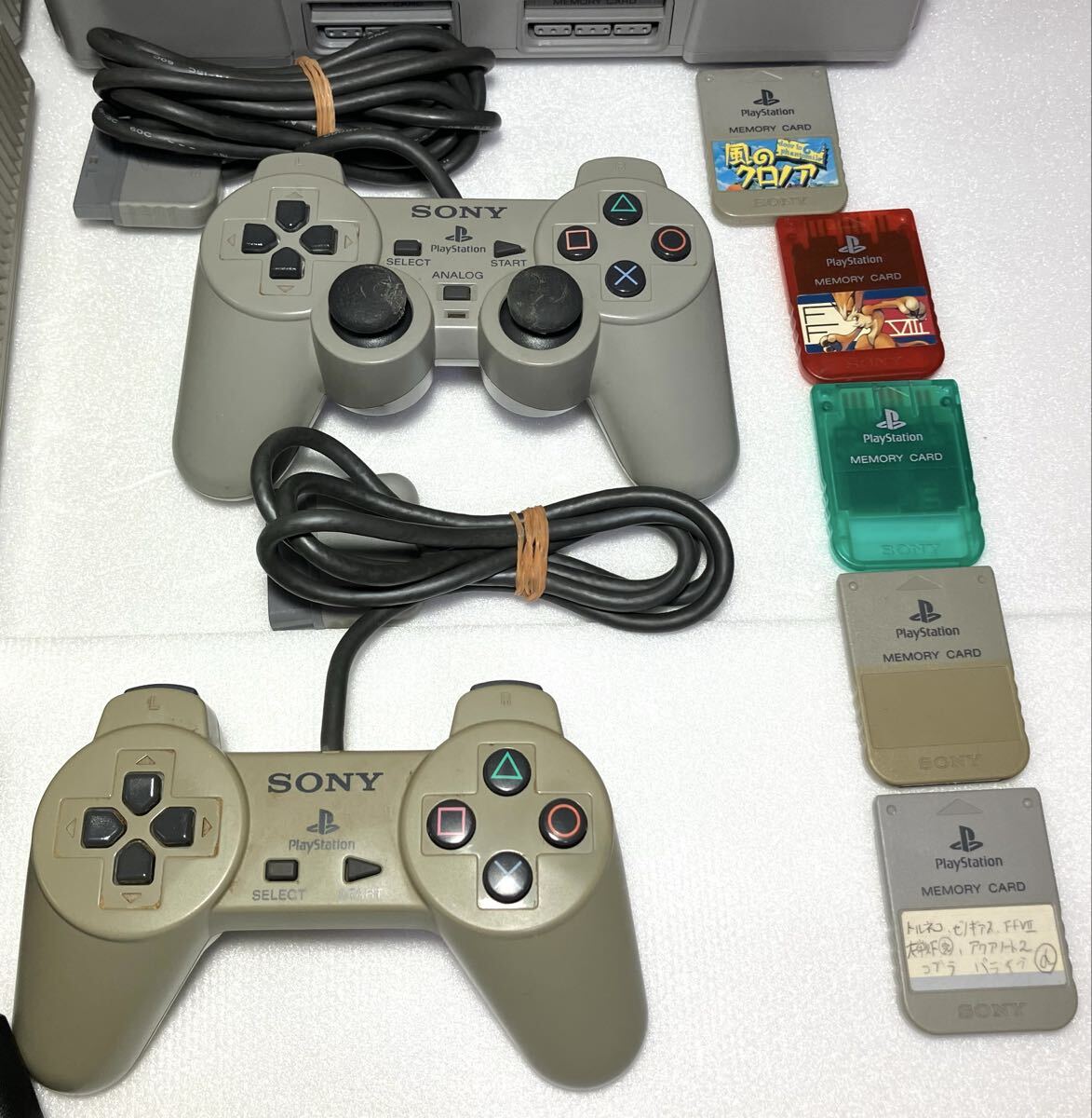 KGNY5799 SONY ソニー PlayStation PS1 プレイステーション SCPH-7500 コントローラー メモリーカード ソフト まとめ ジャンク 現状品_画像4