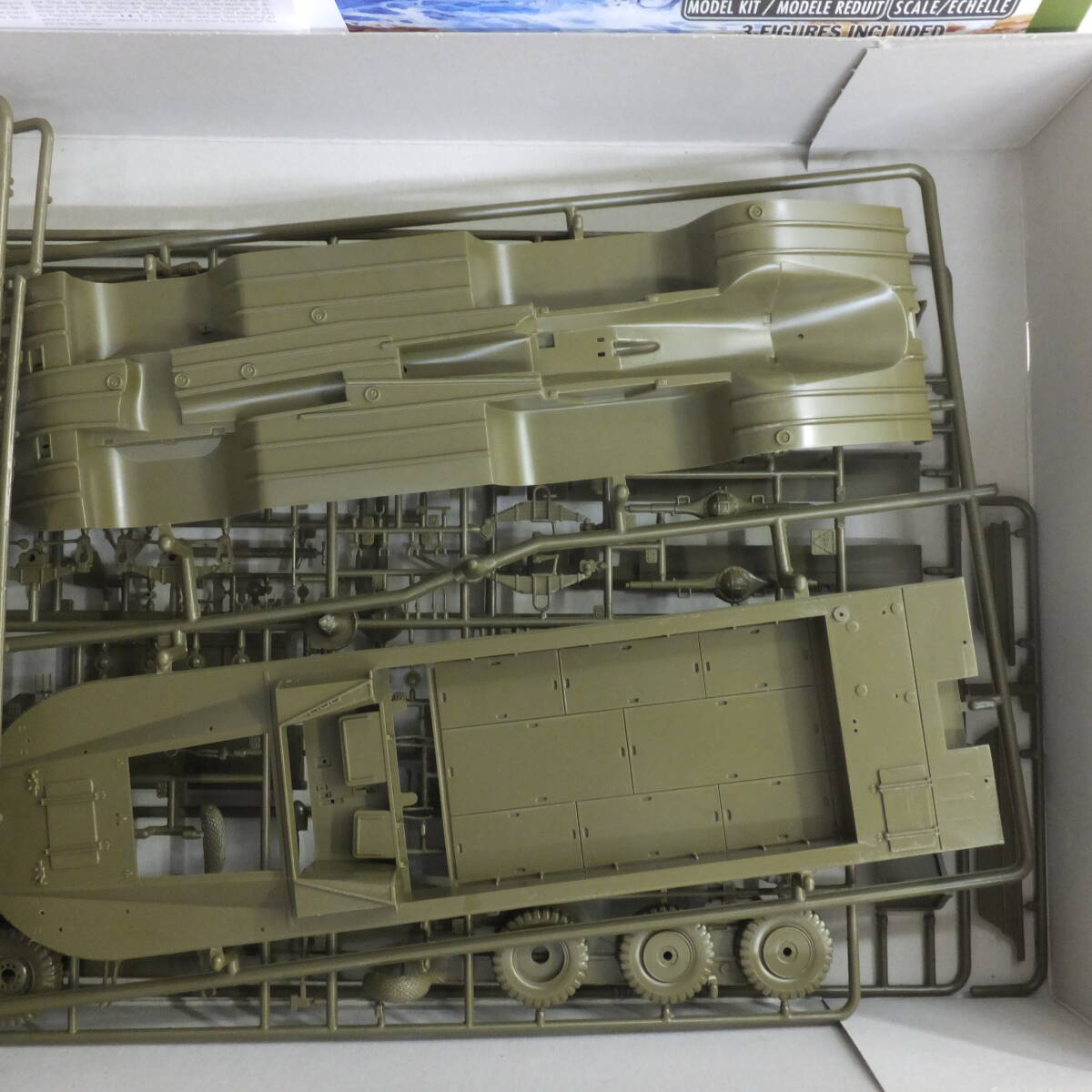 ジャンク！１/３５・イタレリ・NO.6429・アメリカ・“DUKW” with 105㎜ HOWITZER ！_画像5