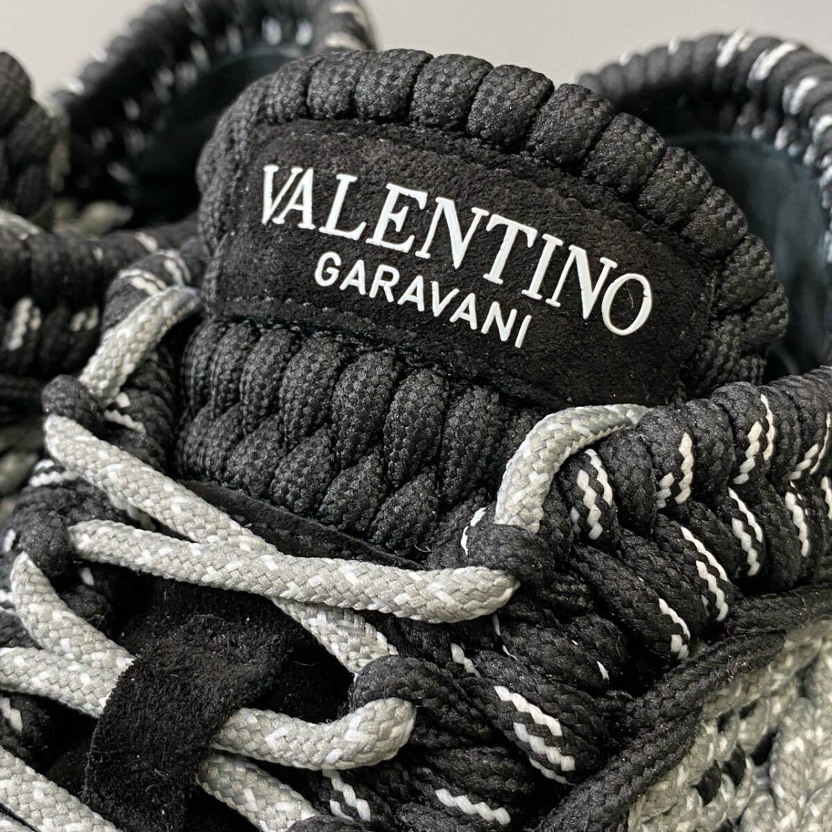 4j3 《極美品》定価￥126.500 VALENTINO ヴァレンティノ クロシェ スニーカー 40 ブラック グレー マクラメ編み ハンドメイド 箱付きt18r_画像7