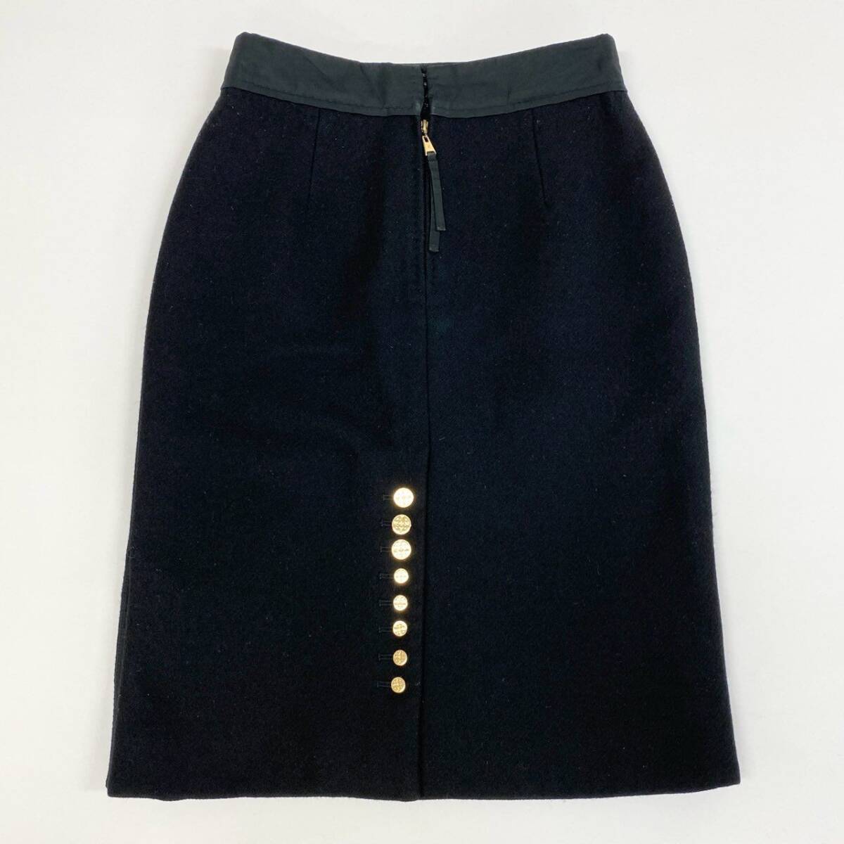 46j3 LOUIS VUITTON ルイヴィトン フランス製 金ボタン 膝丈 スカート ボトムス ロゴボタン 36 ブラック ウール レディースo07t_画像2