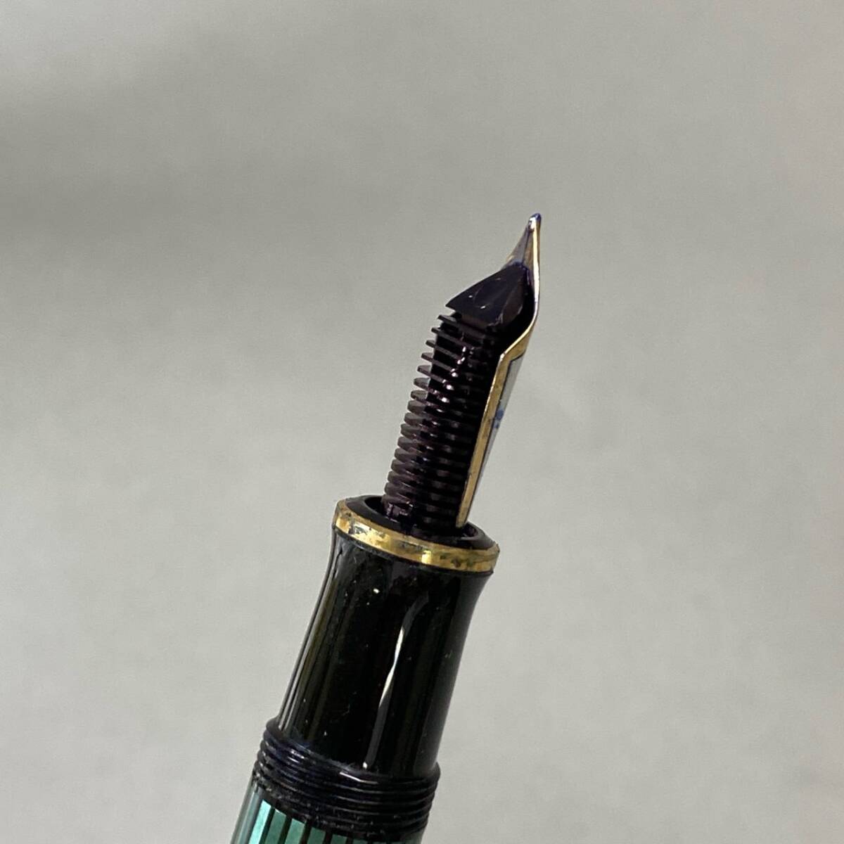 j16《美品》 Pelikan ペリカン SOUVERAN スーベレーン 万年筆 14C 585 グリーン ブラック ストライプ 箱 インク付きt18r_画像3