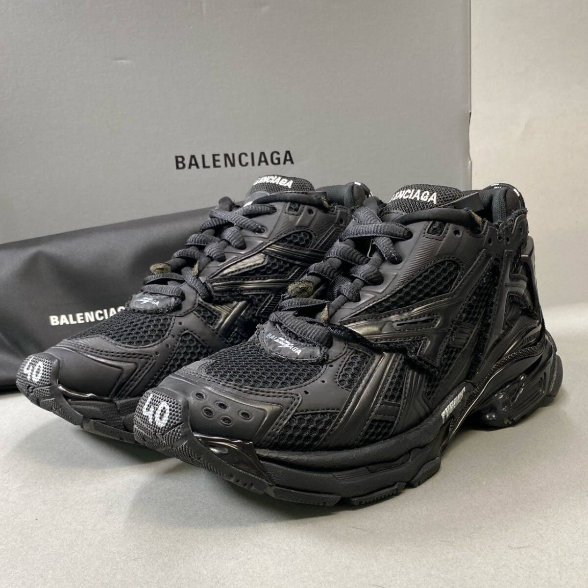 4j23 BALENCIAGA バレンシアガ RUNNER ローカットスニーカー シューズ USED加工 677403 40 26.5cm ブラック メンズo07t_画像1