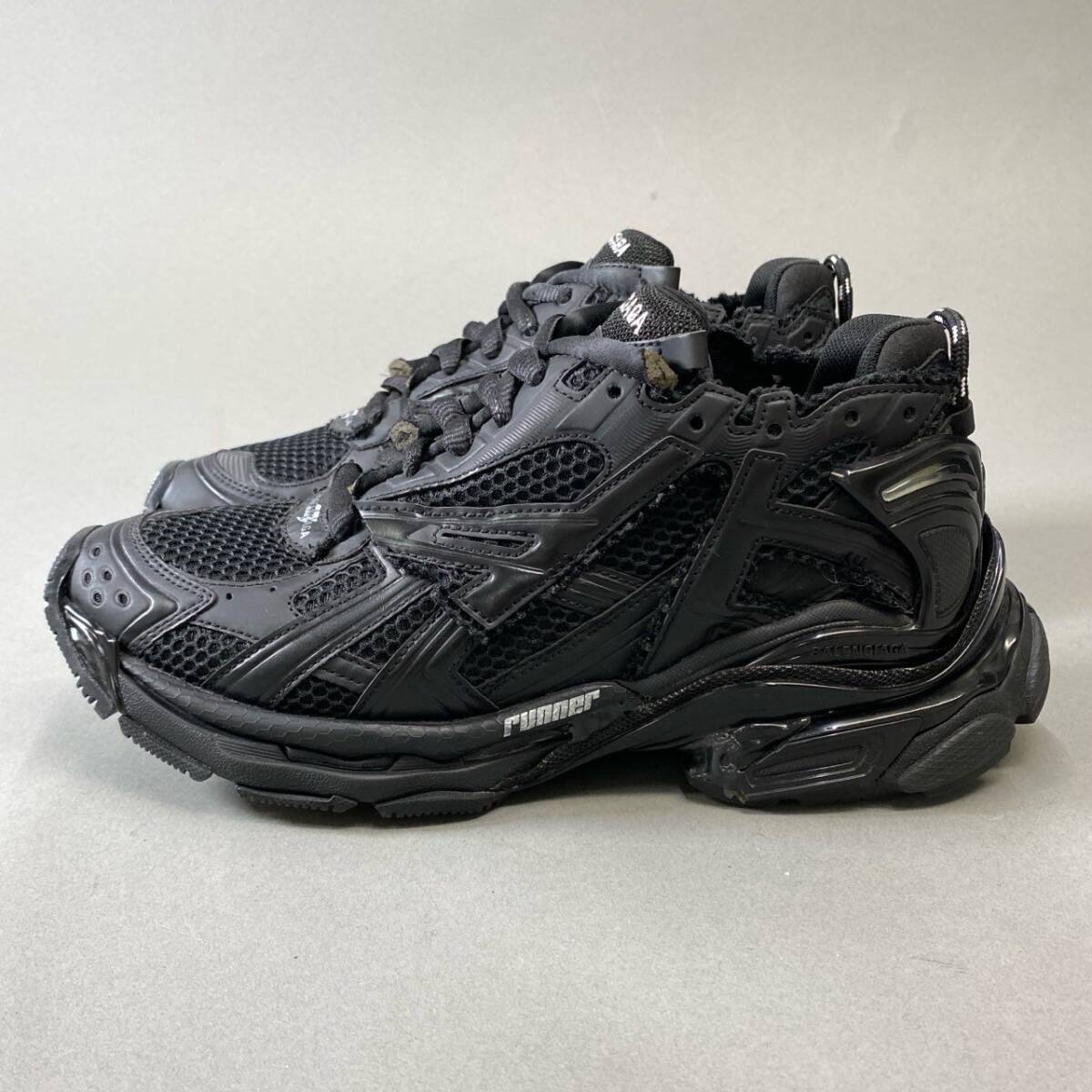 4j23 BALENCIAGA バレンシアガ RUNNER ローカットスニーカー シューズ USED加工 677403 40 26.5cm ブラック メンズo07t_画像3