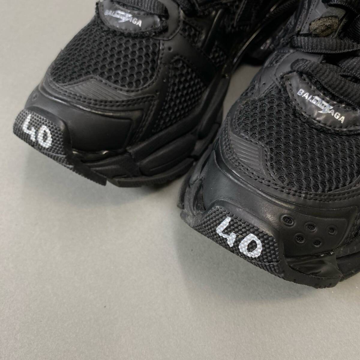 4j23 BALENCIAGA バレンシアガ RUNNER ローカットスニーカー シューズ USED加工 677403 40 26.5cm ブラック メンズo07t_画像6
