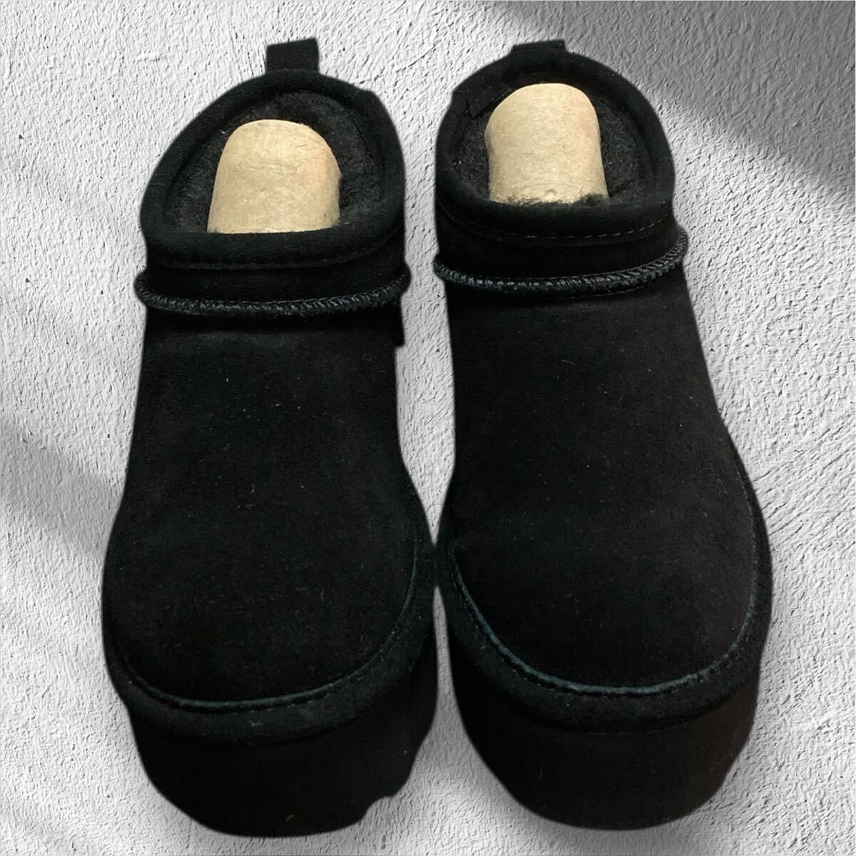 BEARPAW 新品未使用　厚底ブーツ　ムートンブーツ　内ボア　黒　22㎝_画像2