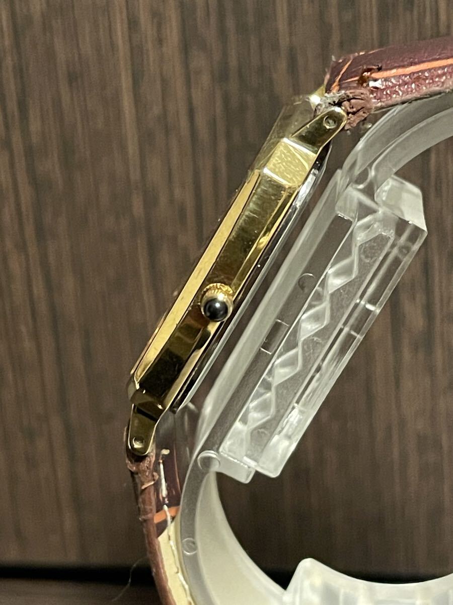 SEIKO 腕時計 DOLCE クォーツ ゴールド文字盤 5E31-5A80 不動品 ジャンク_画像3