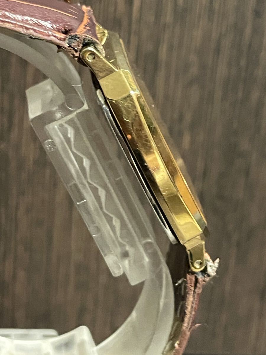 SEIKO 腕時計 DOLCE クォーツ ゴールド文字盤 5E31-5A80 不動品 ジャンク_画像4