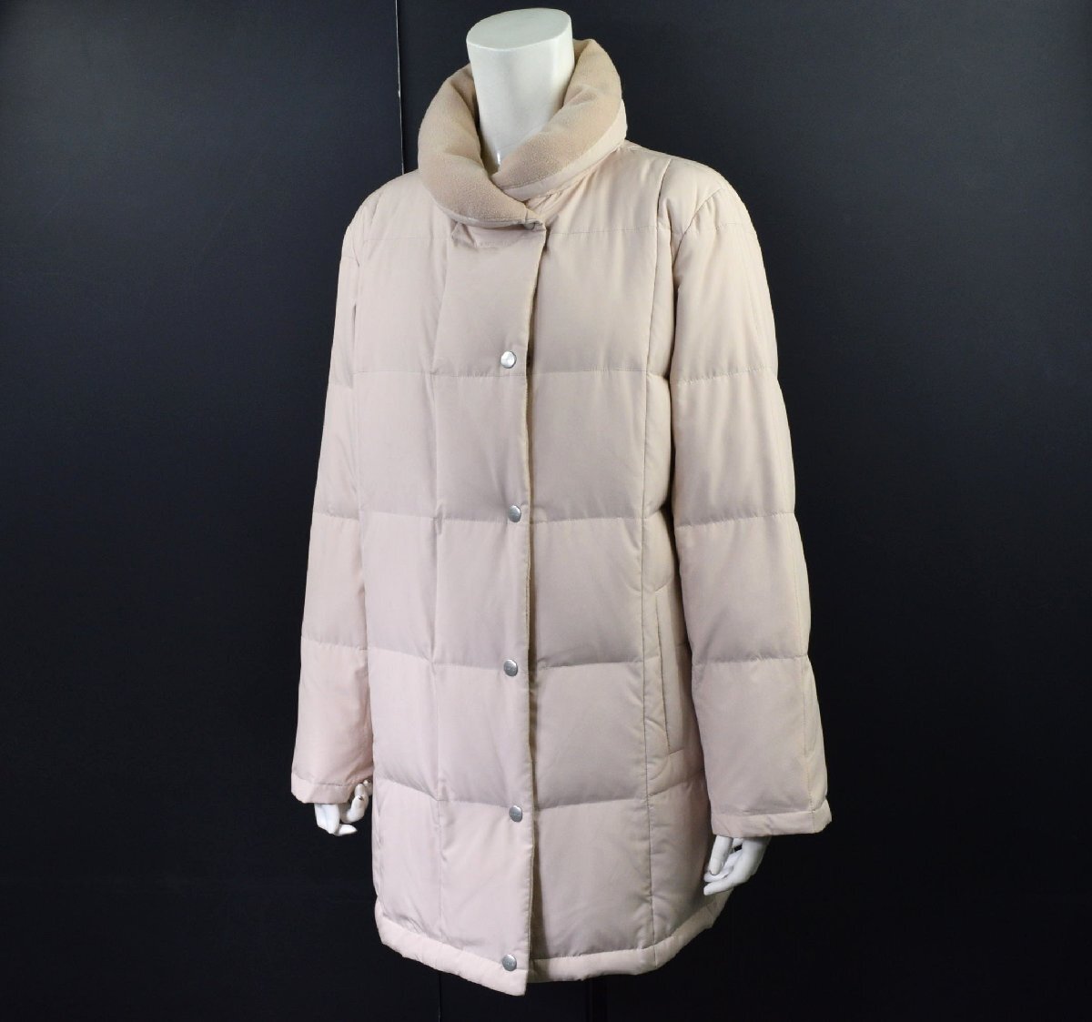 1420-25R0217★三陽商会 SANYO COAT★軽量 ダウンコート ベージュ M 腰下までぽかぽか温か着丈_画像2