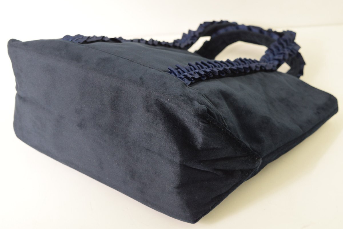 3014-25R0093★レイジースーザン LAZY SUSAN 未使用タグ付き★美光沢ベロア調 ギャザーリボンテープ 大人可愛いバッグ 紺ネイビー 底板付き_画像3