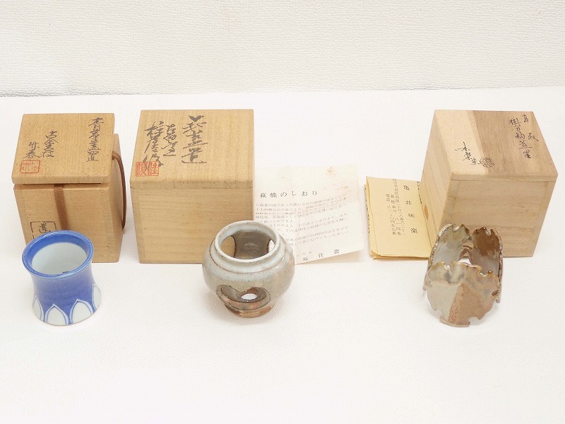 2510-0038●宝市/萩焼/古畑窯/椋原佳俊/高取焼/亀井味楽/古余呂技/竹春/蓋置/掛分釉蓋置/青華蓋置/3点組/共箱付/茶道具(梱包サイズ80)_画像1