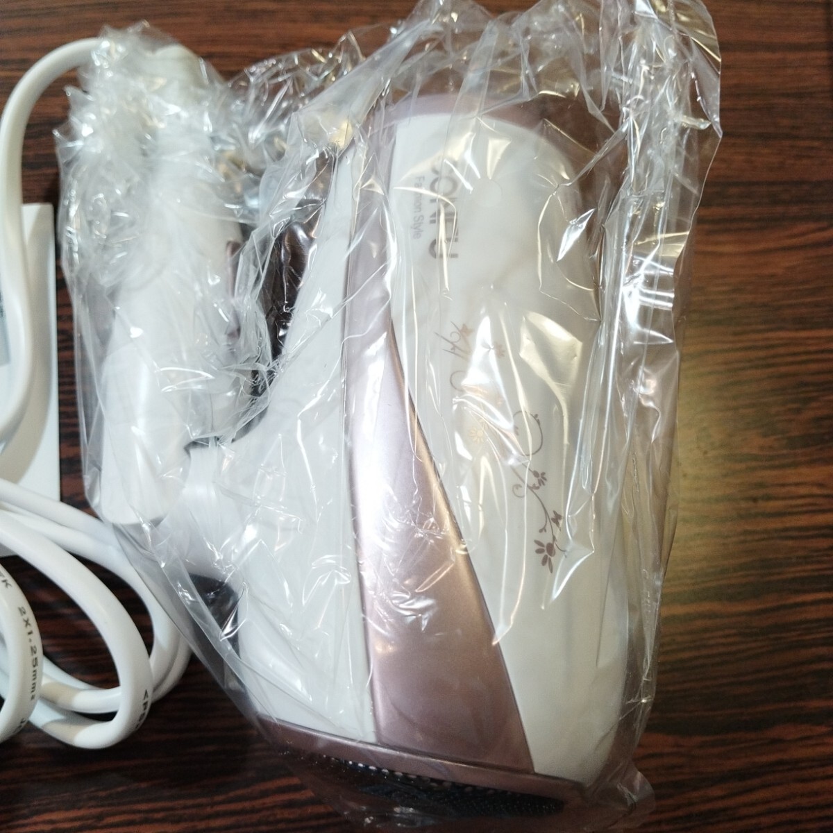 CONFU ドライヤー 1200W ヘアドライヤー マイナスイオン 温度＆風量調節 冷/熱風モード 折り畳み式 軽量 速乾 恒温 ヘアケア No.3549_画像4