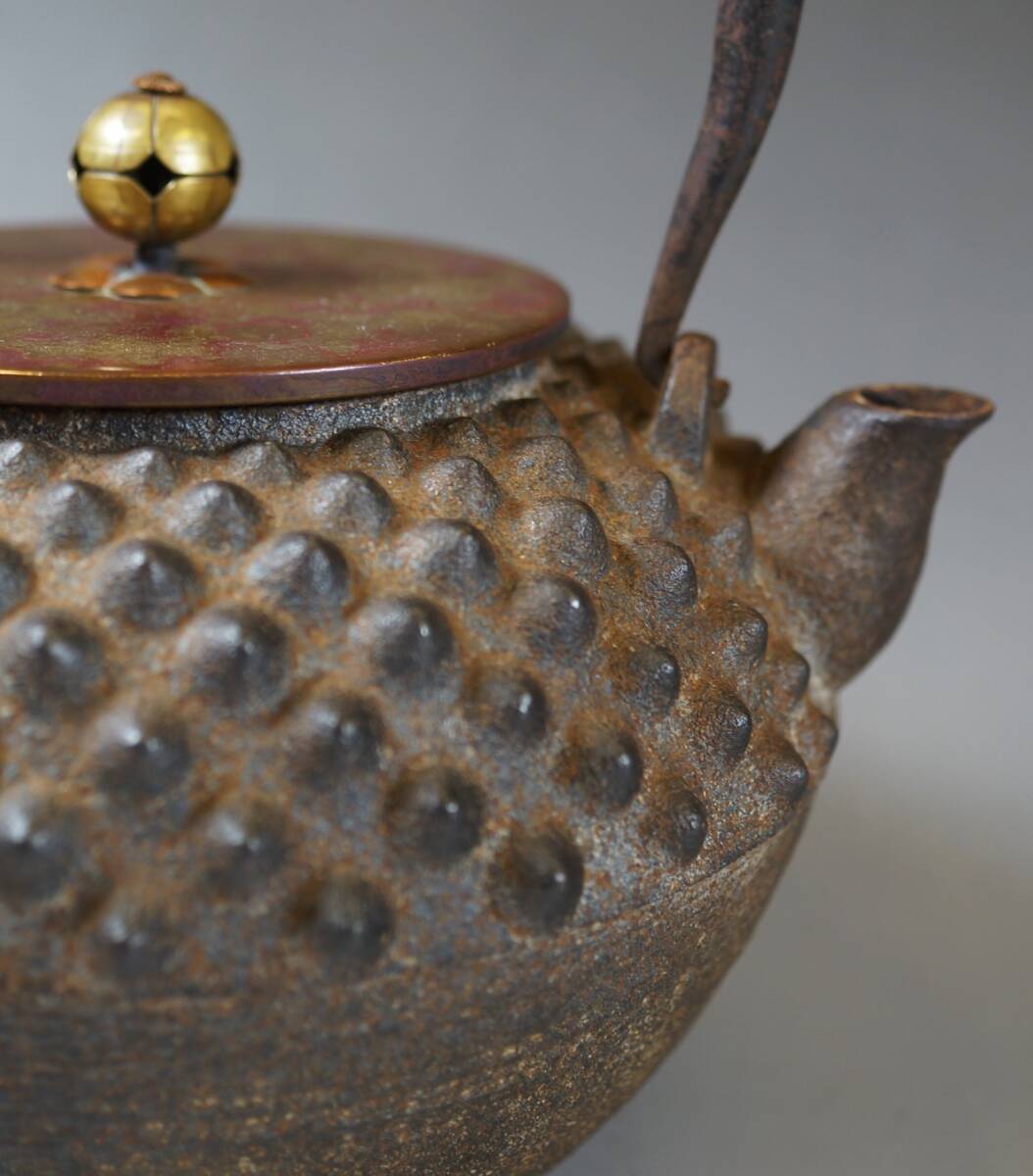 ■壱■釜師作 銀象嵌堤手 鬼霰鉄瓶 紫斑銅蓋 秋野/武蔵野銀象嵌 煎茶道具 茶道具 ■_画像7