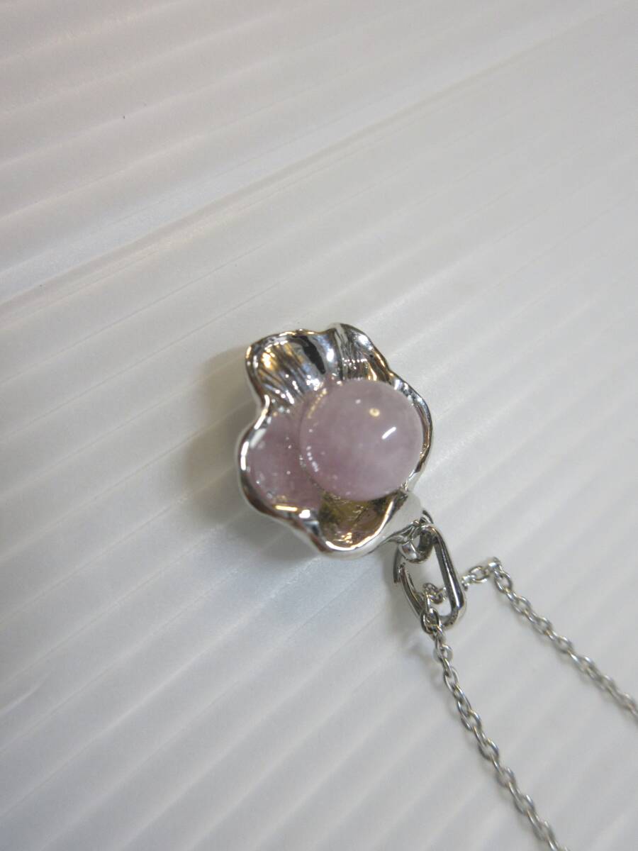 ジュエリー ネックレス フラワーモチーフ ローズクォーツ・パール調トップ 二点まとめて _画像4