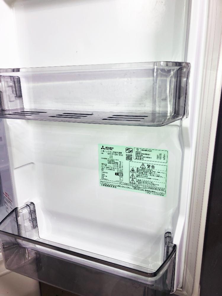 送料無料★2022年製★極上超美品 中古★三菱 146L 使いやすいコンパクトサイズ!!フルフラットトップテーブル 2ドア冷蔵庫【MR-P15H-W】FNJY_画像5