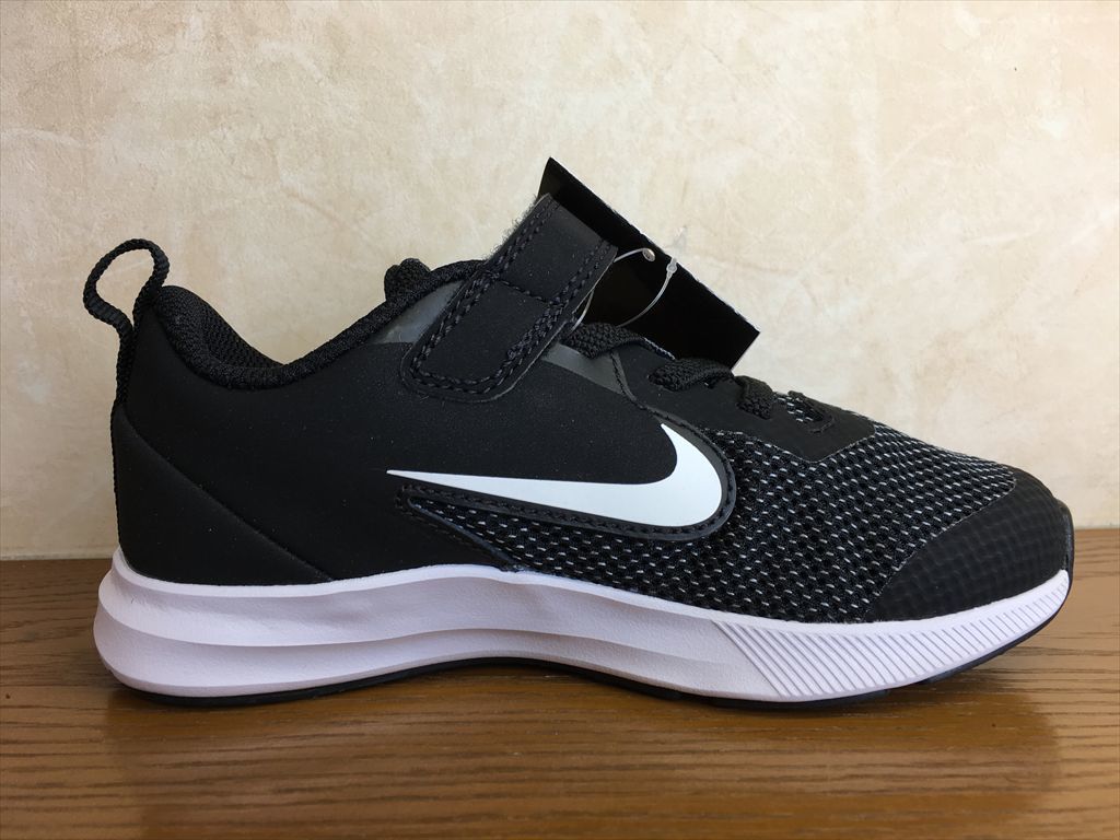 NIKE（ナイキ） DOWNSHIFTER 9 PSV（ダウンシフター9PSV） AR4138-002 スニーカー 靴 ジュニア 18,0cm 新品 (484)_画像2