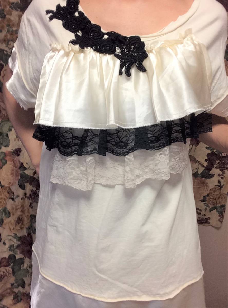  clothes tops * WORLD WIDE LOVE World Wide Love * eggshell white T-shirt short sleeves ribbon race frill * formal gorgeous 