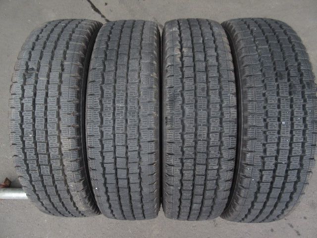 L1819 送料無料(沖縄・離島は除く) 4本SET価格! バリ溝 スタッドレス 205/70R16　111/109L ブリヂストン BS W969 205/70-16 205/70/16　　_画像1