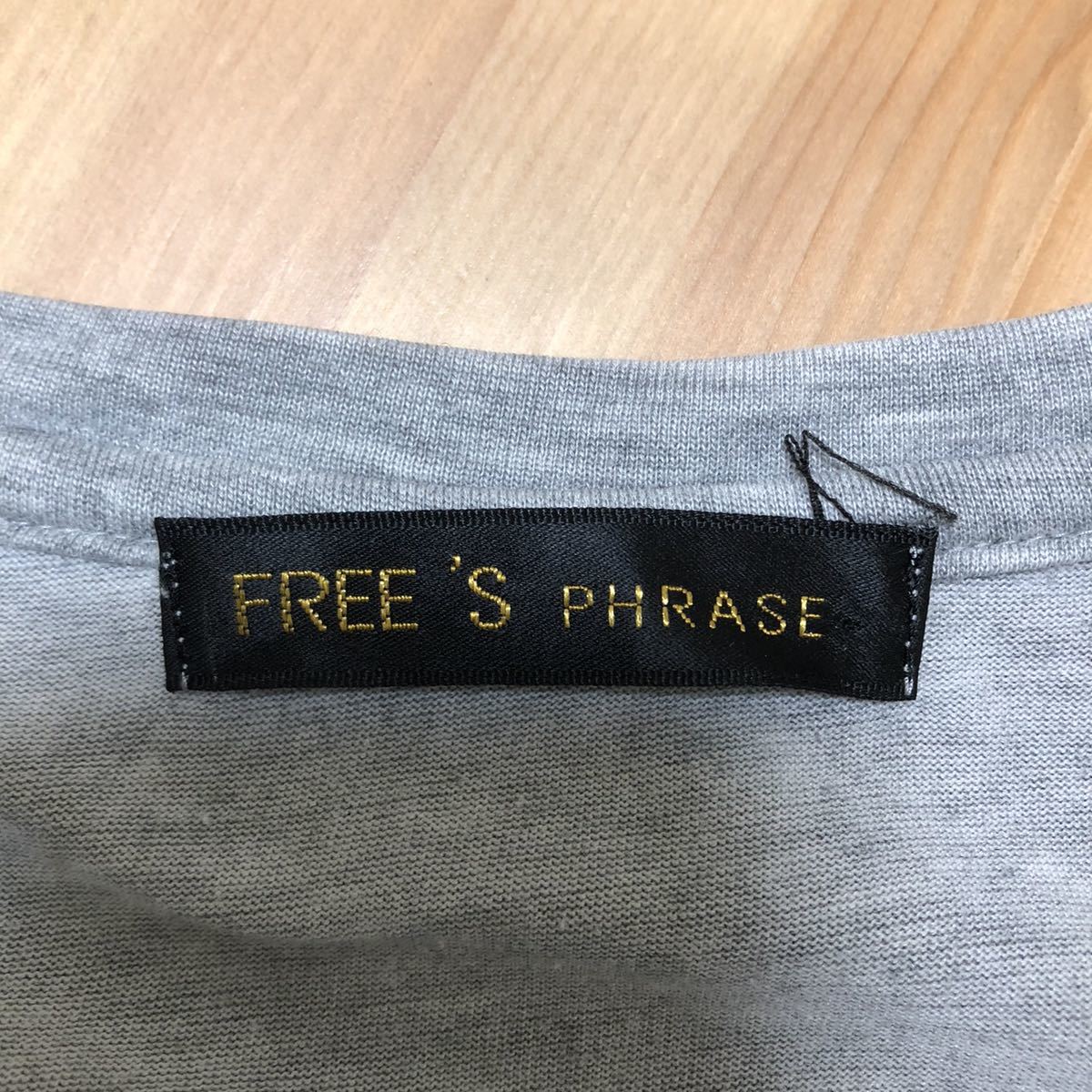 美品です！FREE’S PHRASE 半袖Tシャツ カットソー　グレー