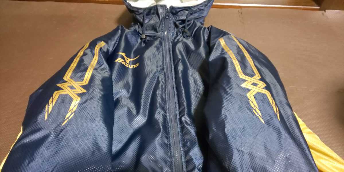  new goods MIZUNO with cotton, dark blue ( lustre equipped ) Logo, line Gold, bench coat size M