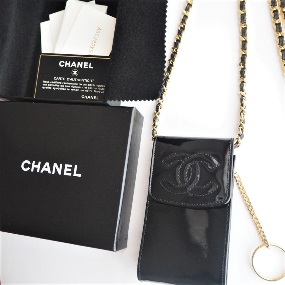 【未使用】極微品 超希少 正規品 CHANEL シャネル エナメル ブラック キーリング付チェーンショルダー マルチケース ギャランティーカード_画像1