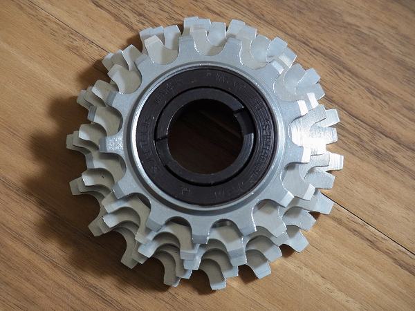 驚きの安さ 【送料込】SUNTOUR 5段 5速 スプロケット ギア ウィナー サンツアー 即決 新品 スチール アルミ 13-18T 5S ボスフリー WINNER スプロケット 驚きの安さ 【送料込】SUNTOUR 5段 5速 スプロケット ギア ウィナー サンツアー 即決 新品 スチール アルミ 13-18T 5S ボスフリー WINNER スプロケット