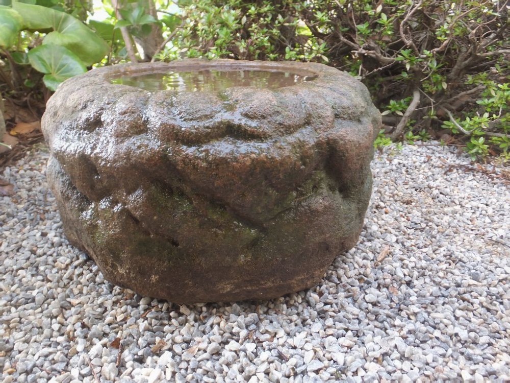  old .. old fine art miscellaneous goods construction water lily pot tsubo garden veranda shop on garden [ round water pot * direction pot *.] stone structure structure . material gardening objet d'art light . bonsai fields and mountains grass Rhododendron indicum Japanese black pin other 