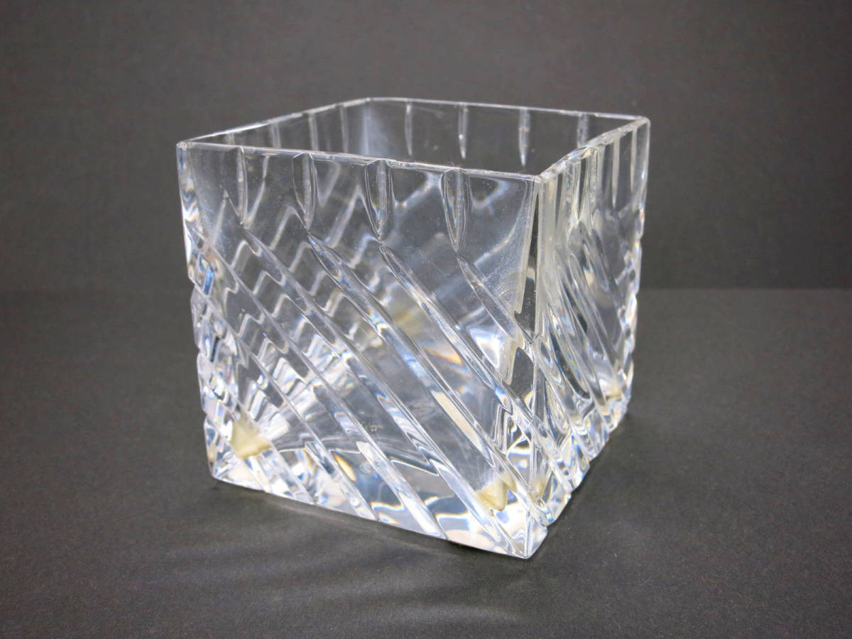 [大幸]　Baccarat　バカラ製　カットガラスの角花入れ　希少　レア　レトロ　クリスタル　廃盤　花瓶　グラス